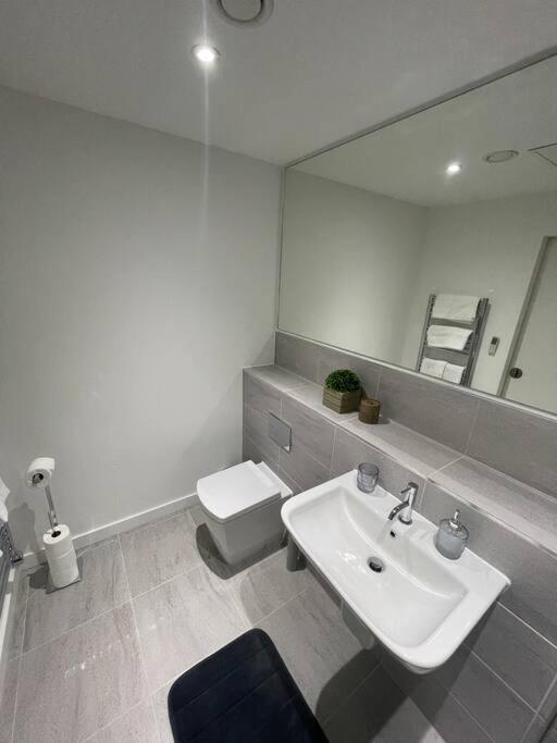 Stylish Flat In Old Trafford Appartement Manchester Buitenkant foto